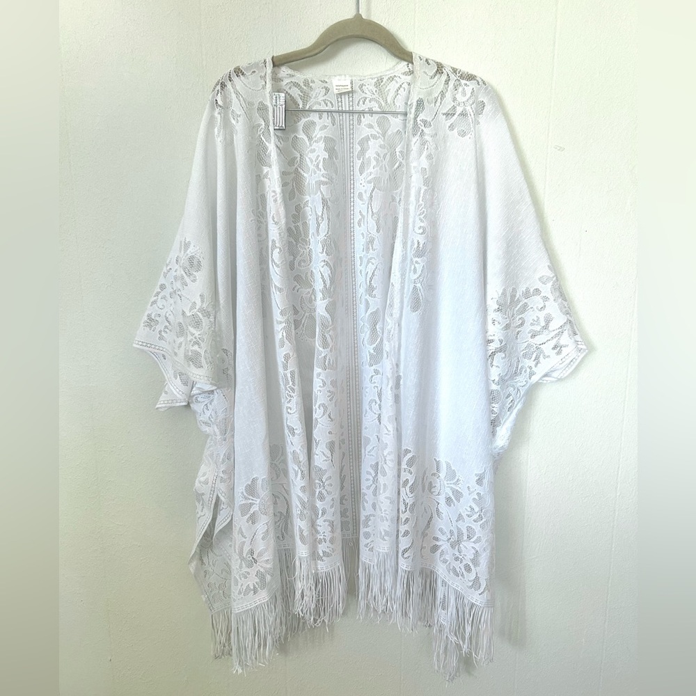 ❌SOLD❌ bohemian white lace kimono one size
